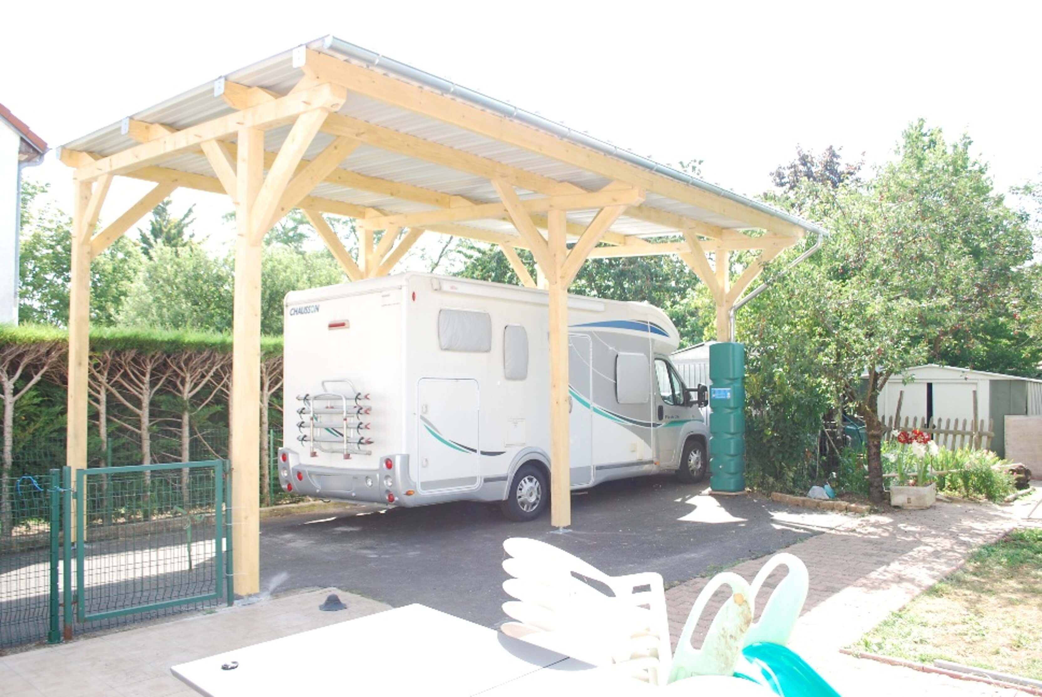 Abris en bois pour camping car, première photo