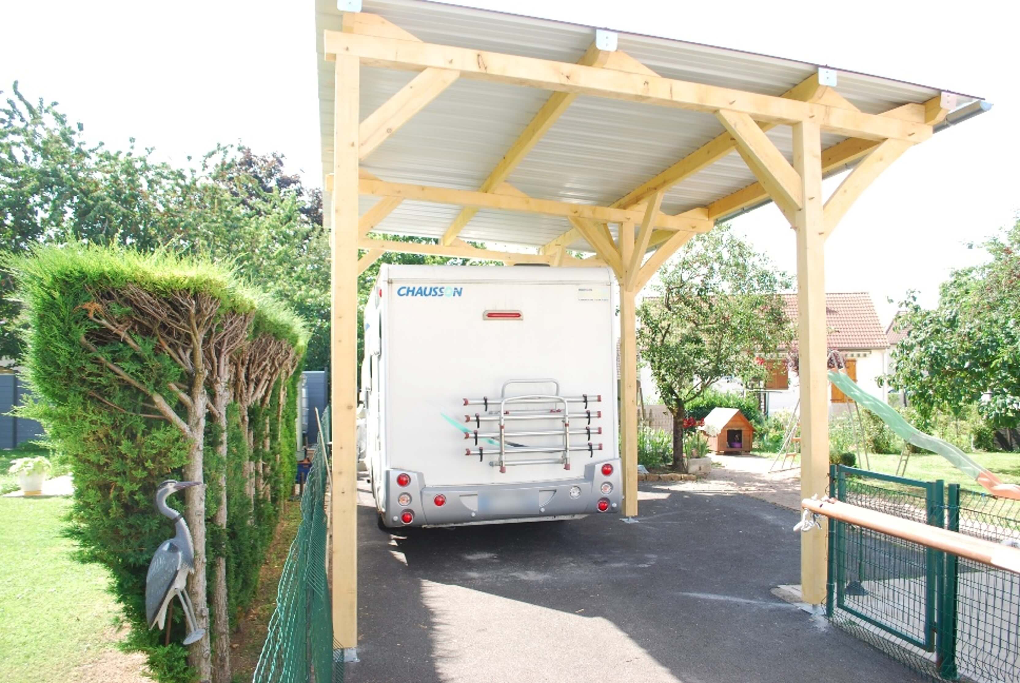 Abris en bois pour camping car, deuxième photo